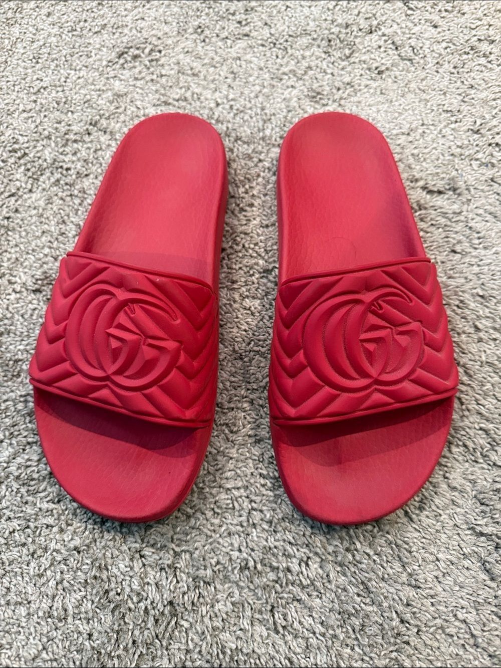 AUTHENTIC Gucci Red Quilted Logo Slide Sandals